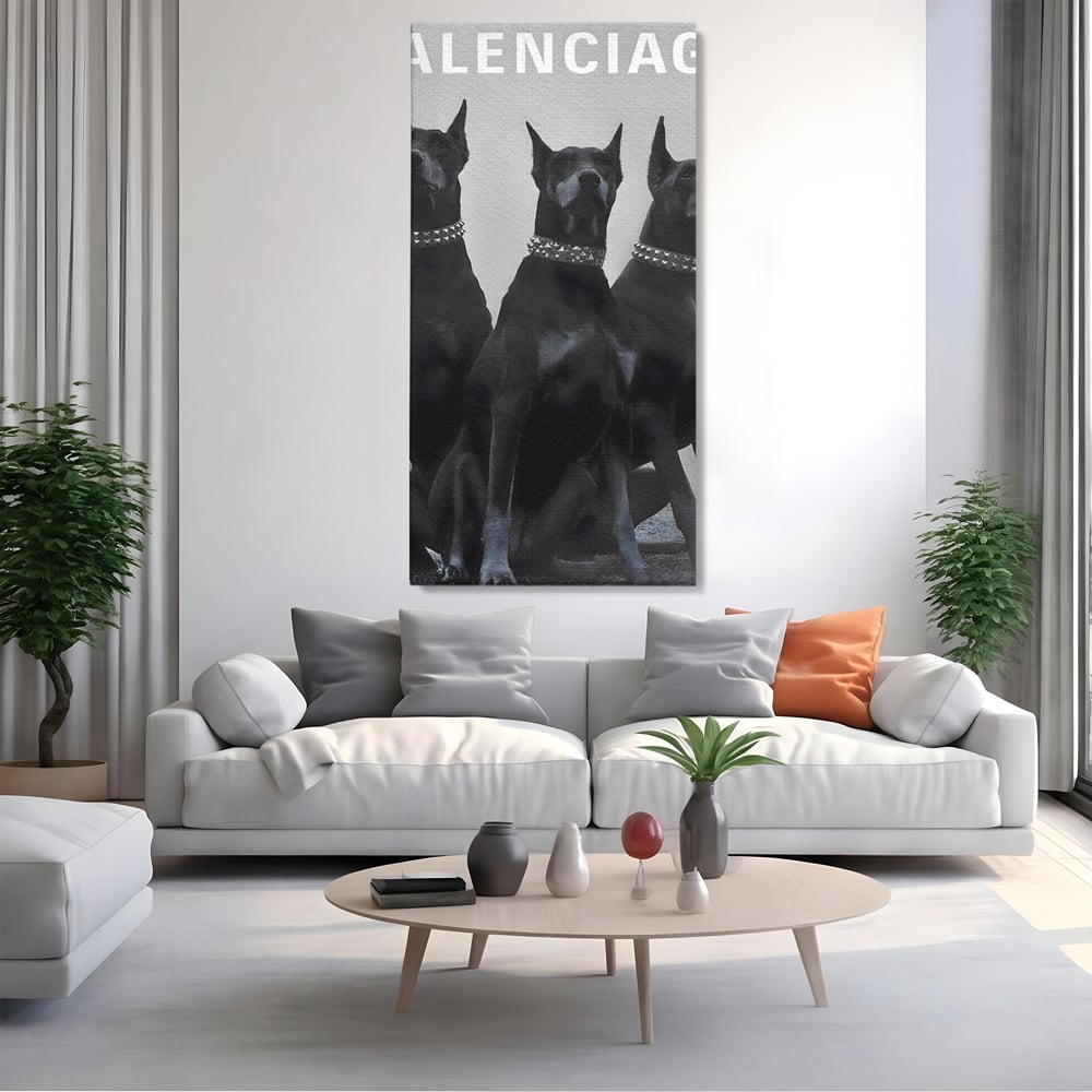 Tablou canvas cu tablou canvas cu trei dobermani, fara rama, pe sasiu de lemn, pe perete intr-un living